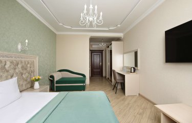 Полулюкс (одна большая кровать)