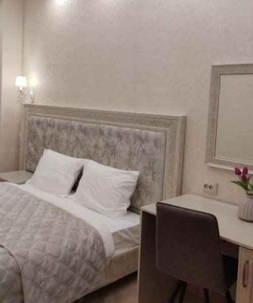 Standard (one large bed)